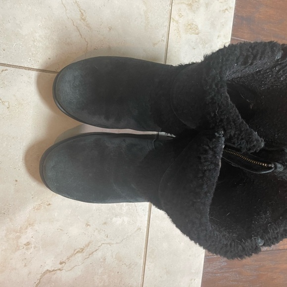 UGG. Black boots. Size 8. - Picture 3 of 11